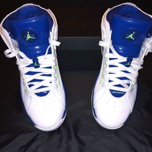 Jordan retro old school men's size 10.. white, blue and safety green.. smokin pr